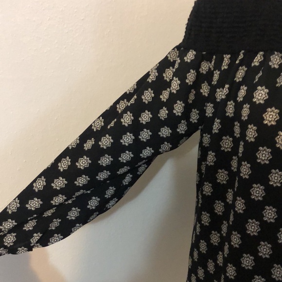 Maurices off the shoulder top with straps. Size med - Picture 4 of 9